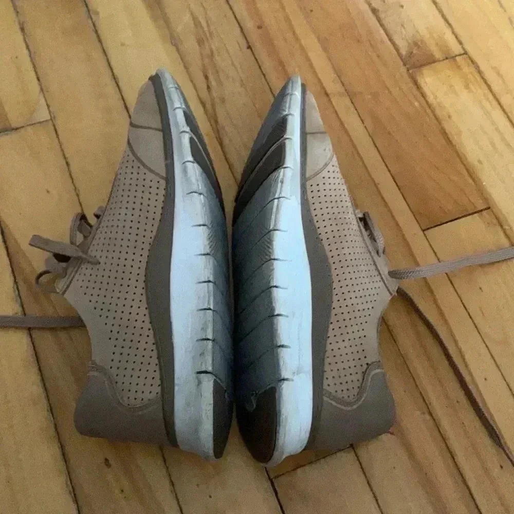 Vionic  shoes - Picture 6 of 8